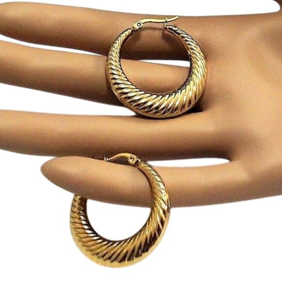 24k Gold Plated Swirl Line Graduated Hoop Pierced Post Earrings Graduated Band - Picture 10 of 10